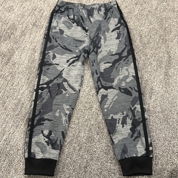 Adidas Focus Jogger Boys size 6 - Picture 5 of 6